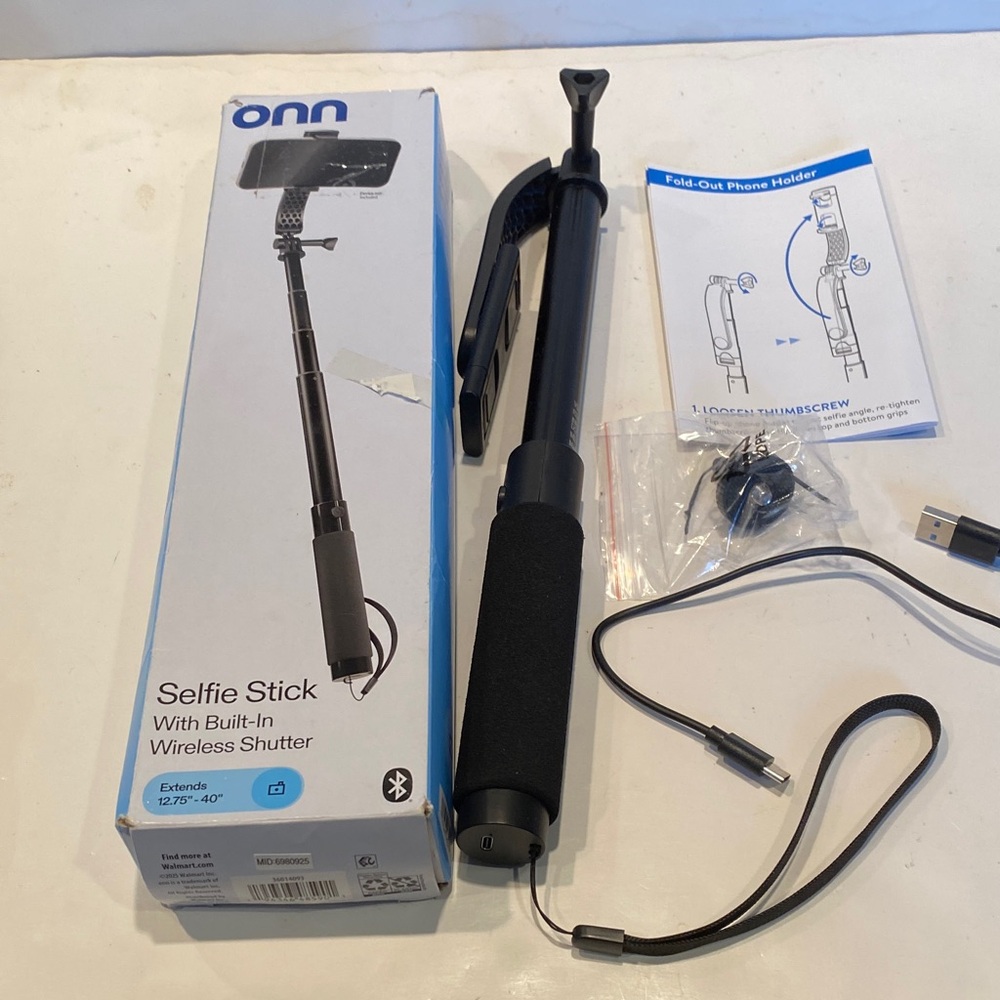 NIB ONN Selfie Stick